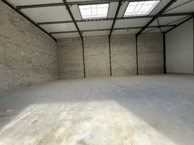 Flex in Ercuis for lease - Building Photo - Image 2 of 13