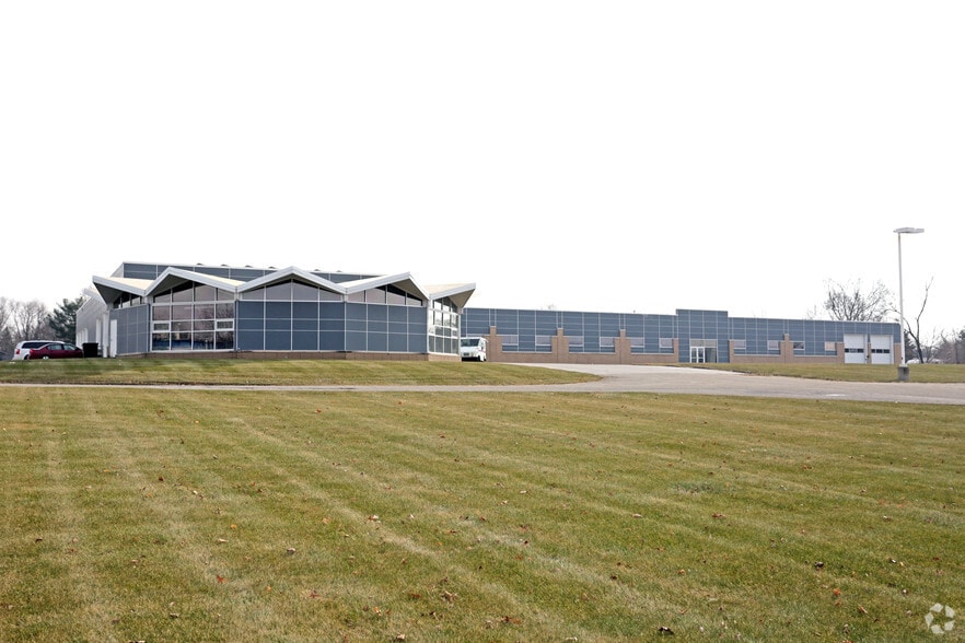 300 E 17th St S, Newton, IA for sale - Primary Photo - Image 1 of 1