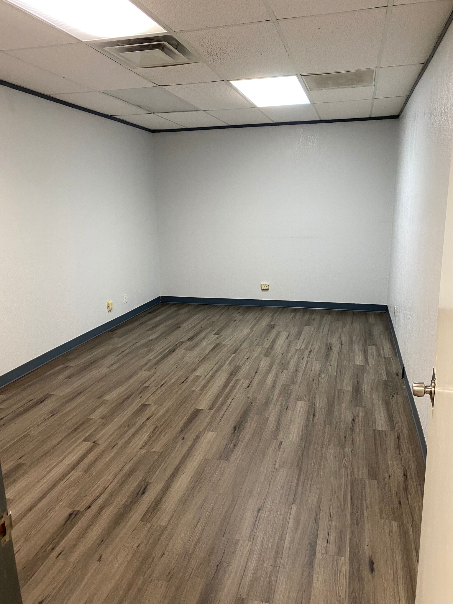 201 W Poplar St, San Antonio, TX 78212 Office for Sale