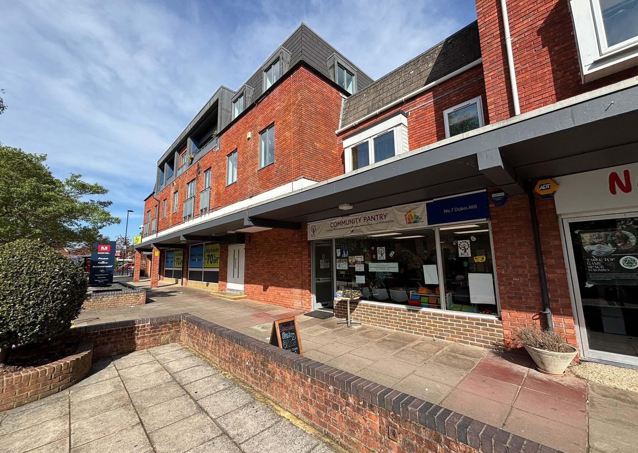 Broadwater Rd, Romsey for lease Building Photo- Image 1 of 2