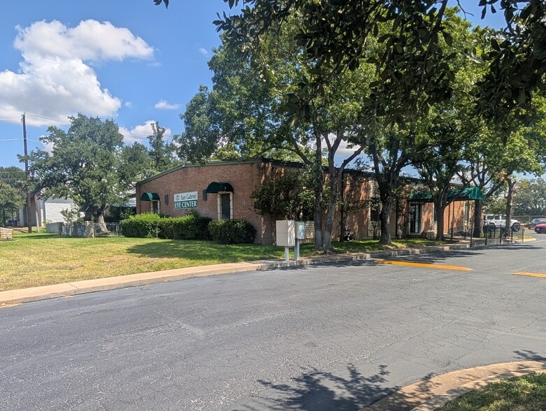 1403 Williams Dr, Georgetown, TX for lease - Building Photo - Image 1 of 10