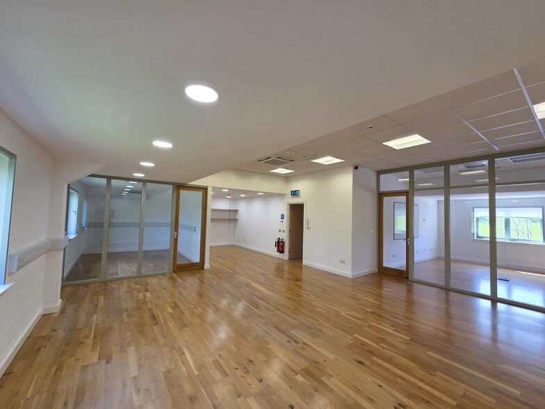 Kendal Rd, Carnforth for lease - Interior Photo - Image 3 of 27