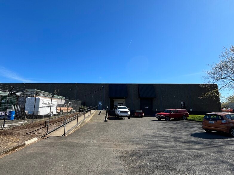 18055 Wi NE San Rafael St, Portland, OR for sale - Building Photo - Image 2 of 10