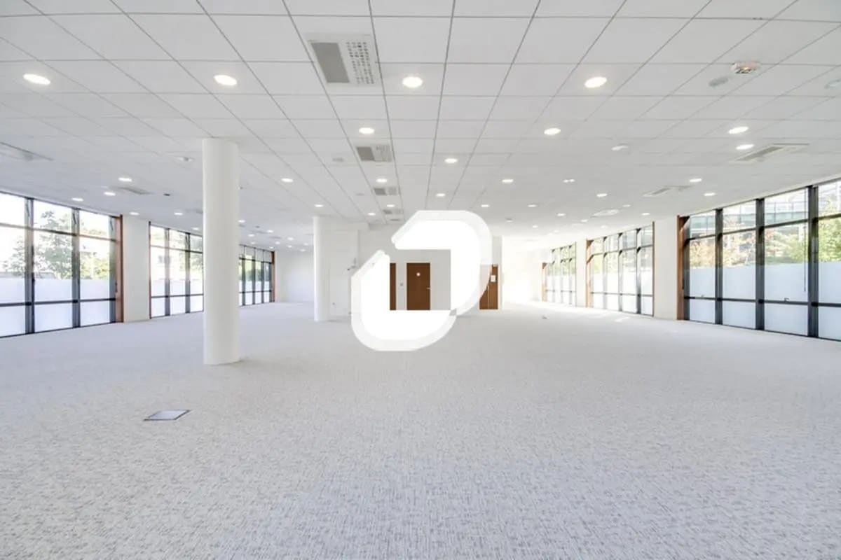 Office in Noisy-le-Grand for lease Interior Photo- Image 1 of 6