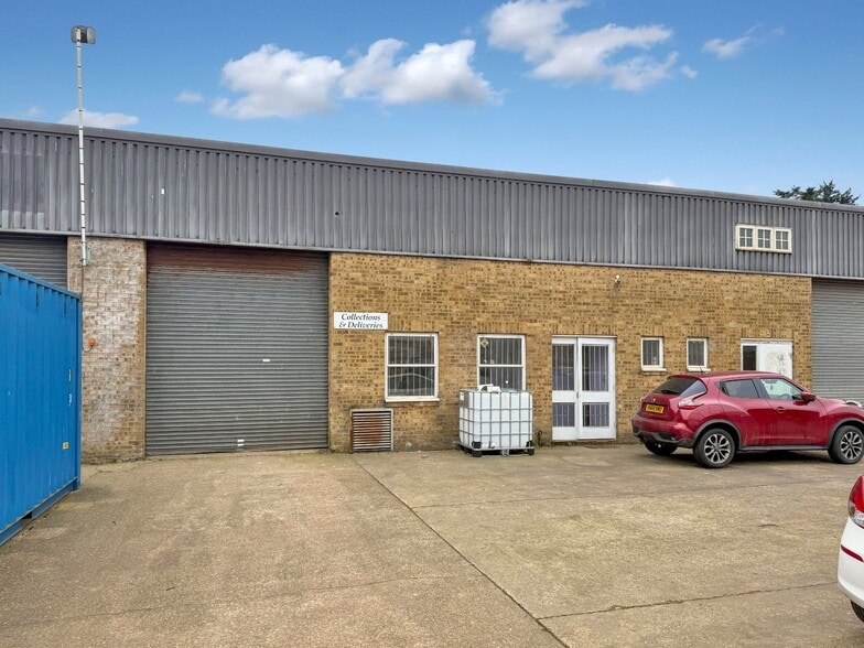 Units P1-P6 Bridge Rd, Littlehampton for sale - Building Photo - Image 1 of 3