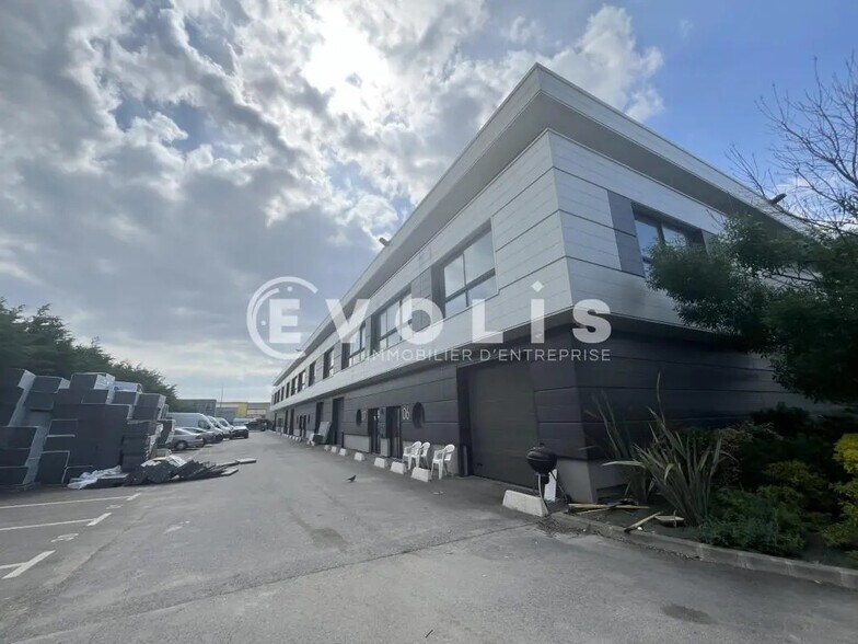 Flex in Les Pavillons-sous-Bois for lease - Building Photo - Image 1 of 3