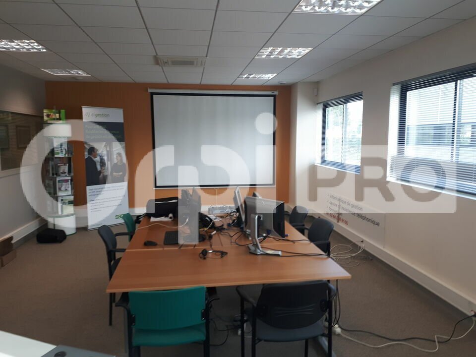 Office in Compiègne for lease Interior Photo- Image 1 of 8