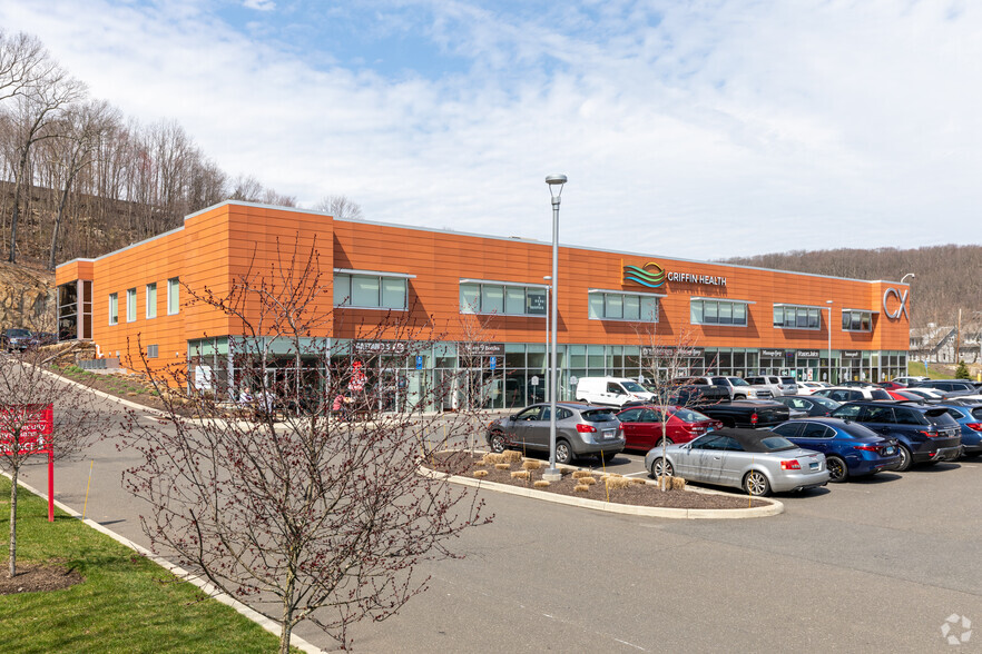 100-110 Commerce Dr, Shelton, CT for lease - Building Photo - Image 1 of 3