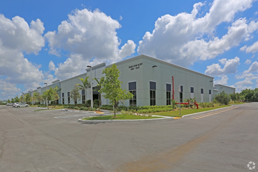 15499 SW 12th St, Sunrise, FL for lease - Primary Photo - Image 2 of 7