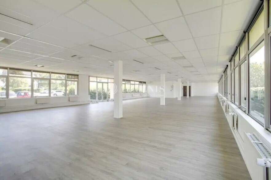 Office in Roissy-en-France for lease - Interior Photo - Image 2 of 5