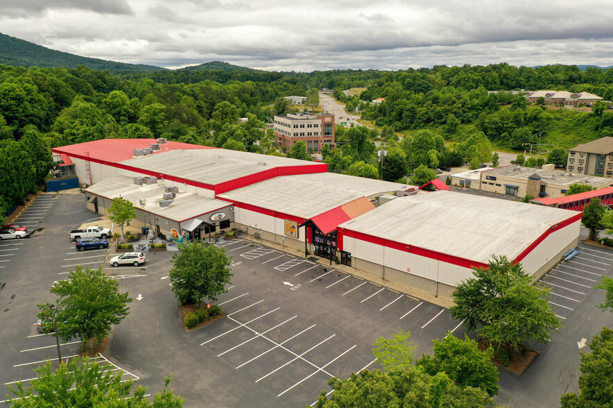 7 Roberts Rd, Asheville, NC for sale - Aerial - Image 1 of 1