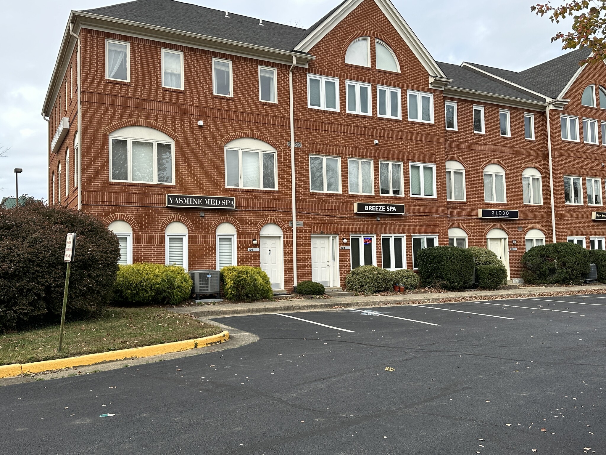 297-299 Herndon Pky, Herndon, VA for lease Building Photo- Image 1 of 8