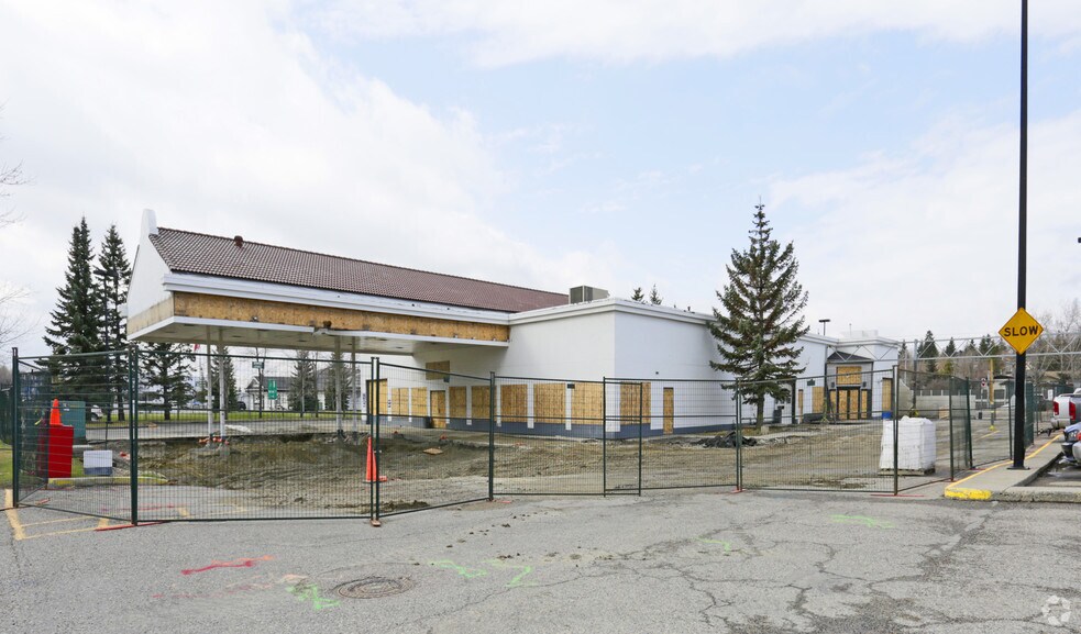 12445 Lake Fraser Dr SE, Calgary, AB T2J 7A4