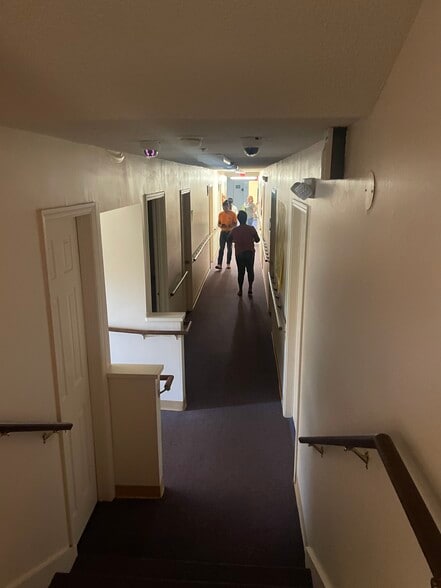 127 S Sixth St, Warner Robins, GA for sale - Interior Photo - Image 3 of 40