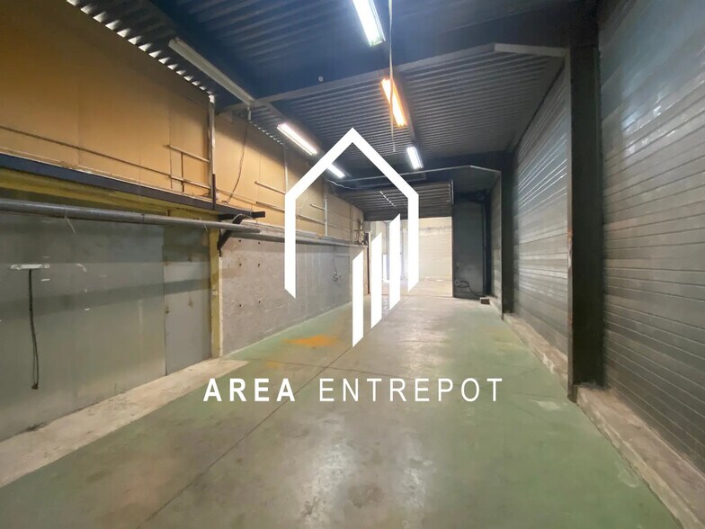 Flex in Marseille for lease - Interior Photo - Image 3 of 5