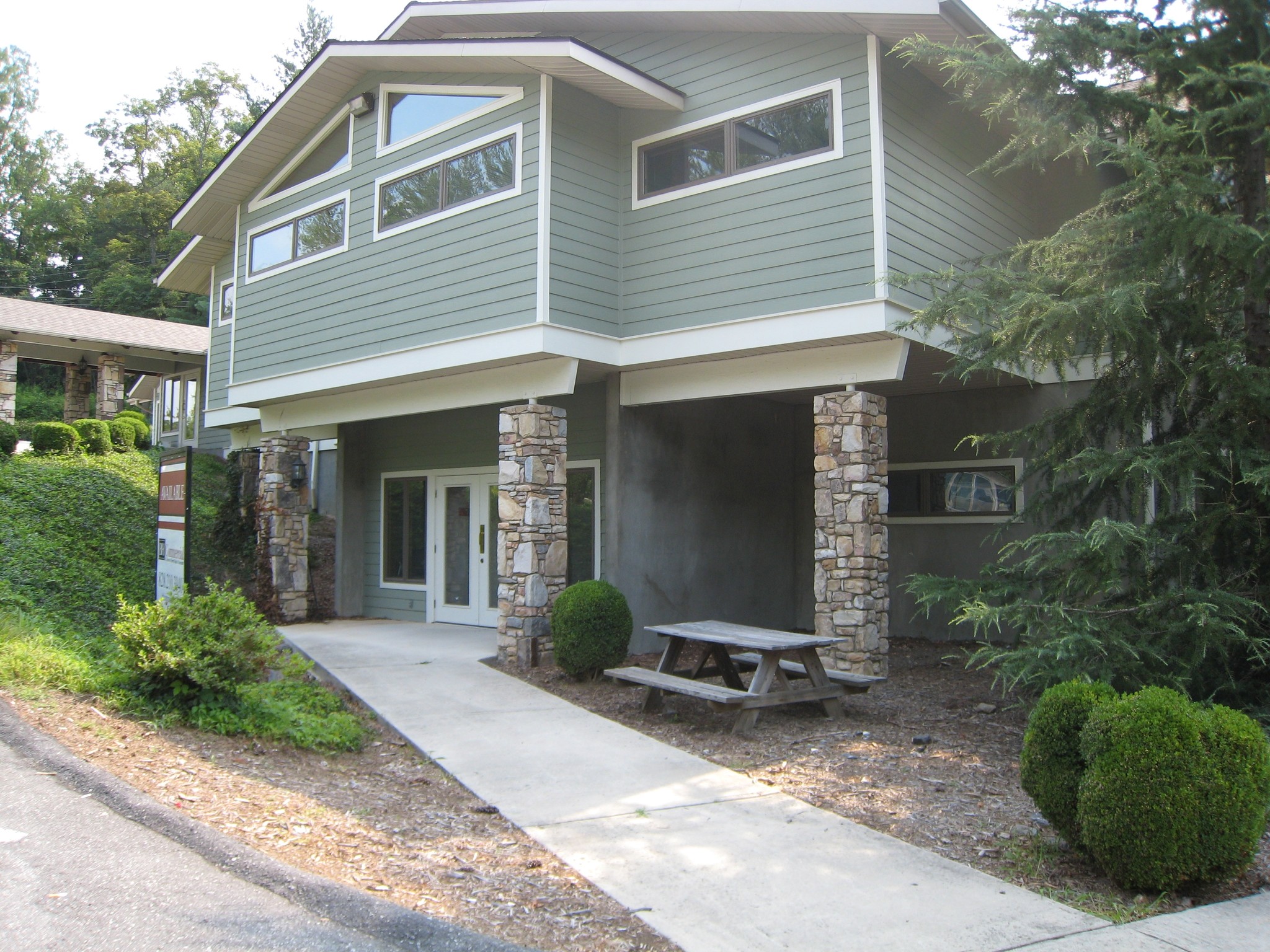 333 Gashes Creek Rd, Asheville, NC for sale Primary Photo- Image 1 of 1