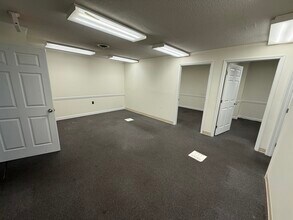 313 Trindale Rd, High Point, NC for lease Interior Photo- Image 2 of 6