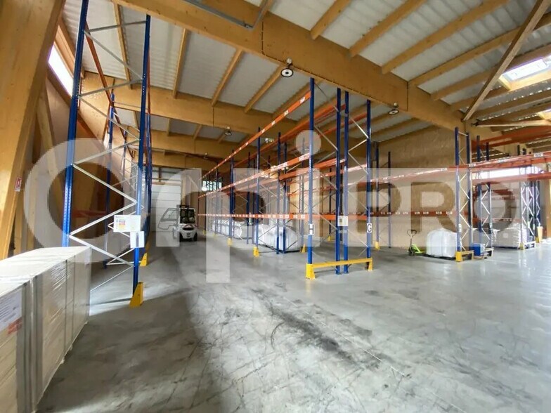 Flex in Pont-Audemer for lease - Interior Photo - Image 3 of 10