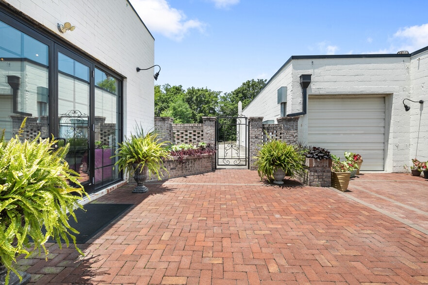 228-230 Winslow St, Fayetteville, NC for lease - Building Photo - Image 3 of 10