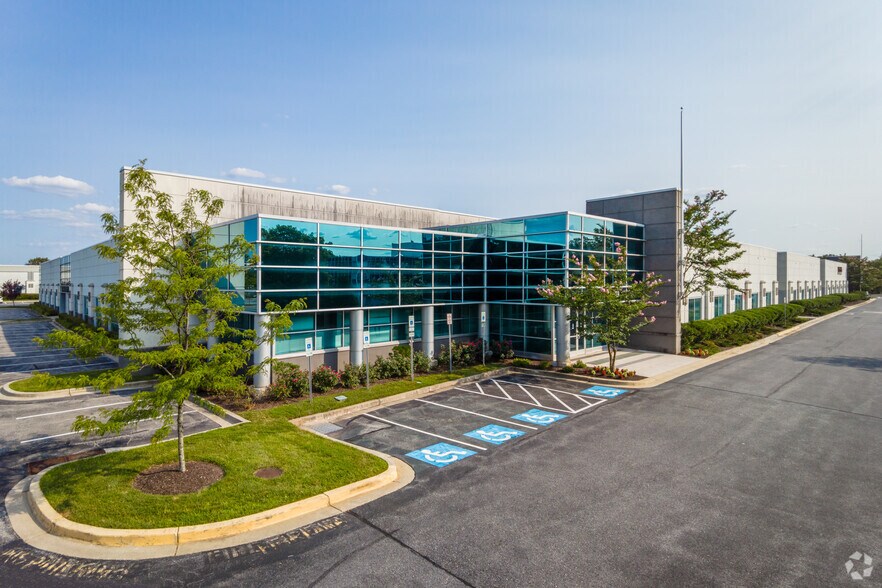 7229 Parkway Dr, Hanover, MD for lease - Building Photo - Image 2 of 5