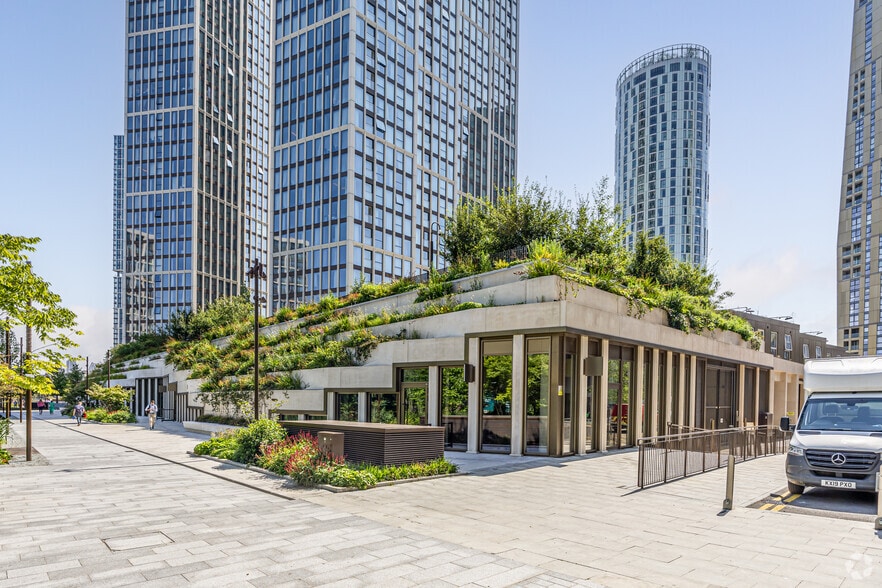 6 Carnation Way, London for lease - Building Photo - Image 1 of 26