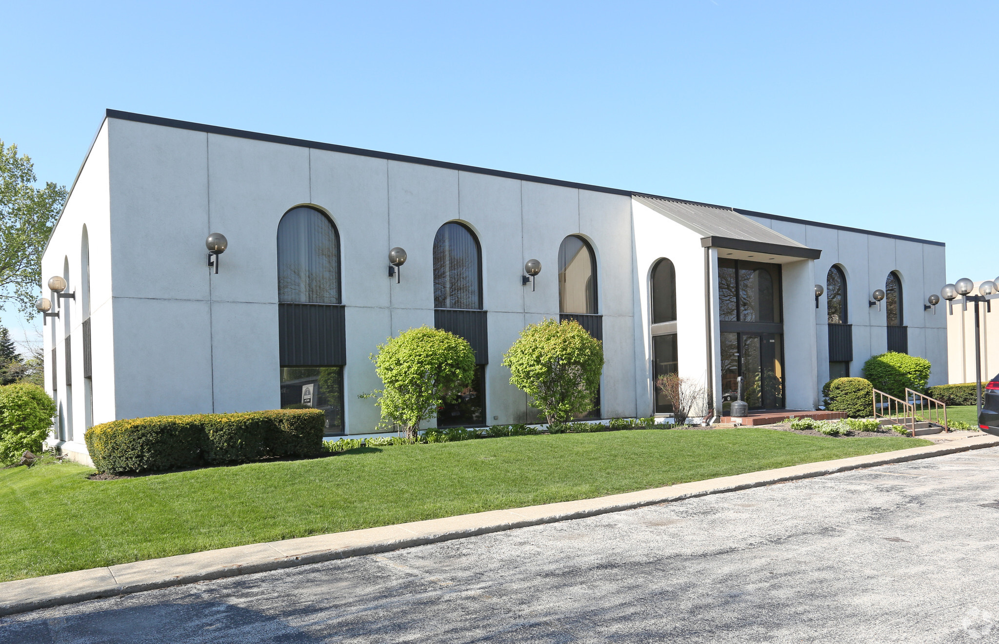 5 E College Dr, Arlington Heights, IL for lease Building Photo- Image 1 of 4