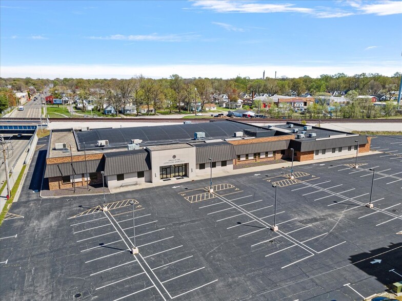 740 E Ash St, Springfield, IL for lease - Building Photo - Image 1 of 26