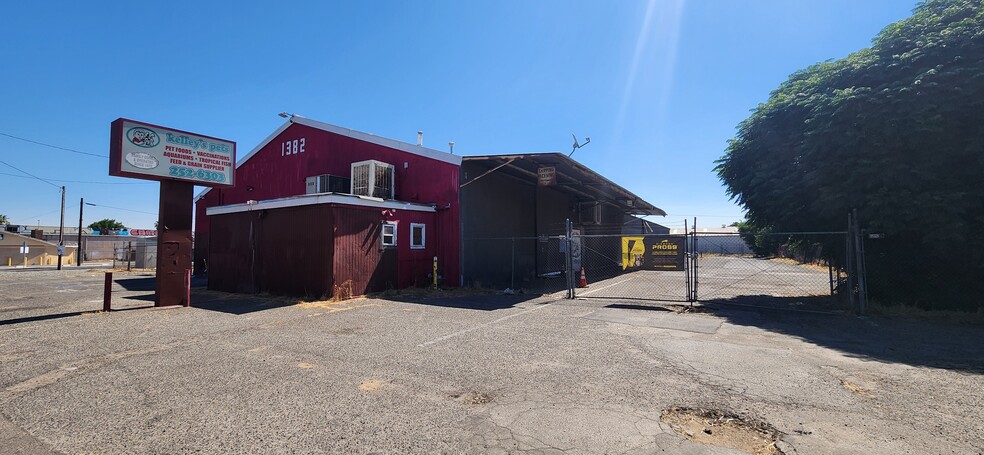 1382 Cedar Ave, Fresno, CA for sale - Building Photo - Image 1 of 5