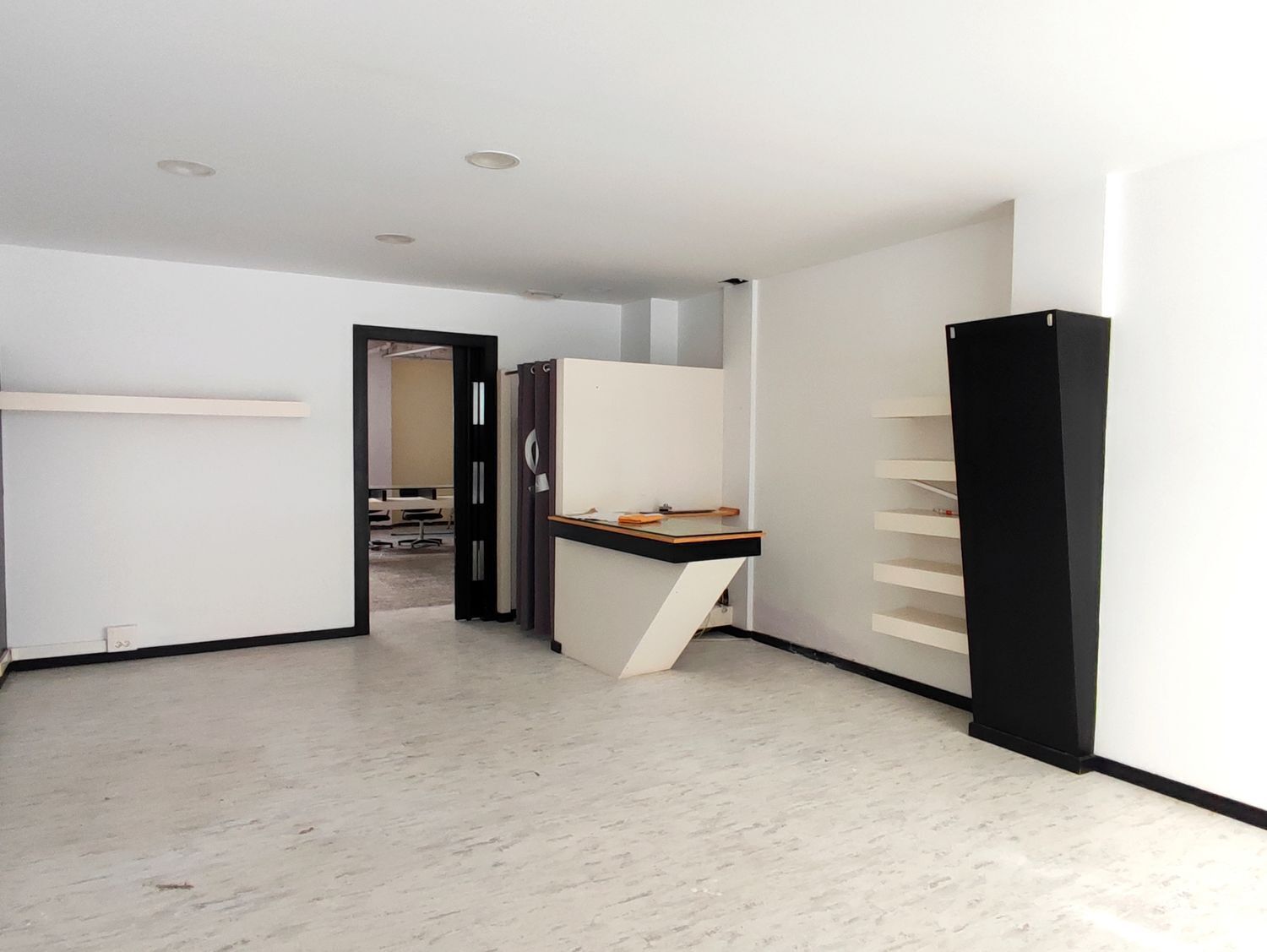 Retail in Culleredo, La Coruna for sale Interior Photo- Image 1 of 12