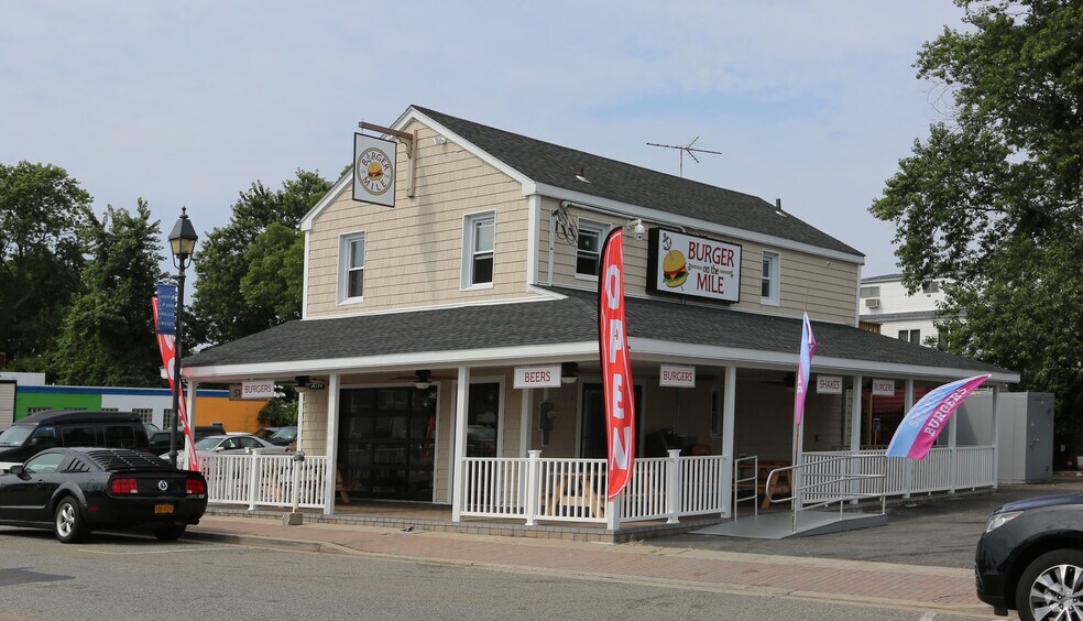 28 Woodcleft Ave, Freeport, NY for sale - Primary Photo - Image 1 of 1