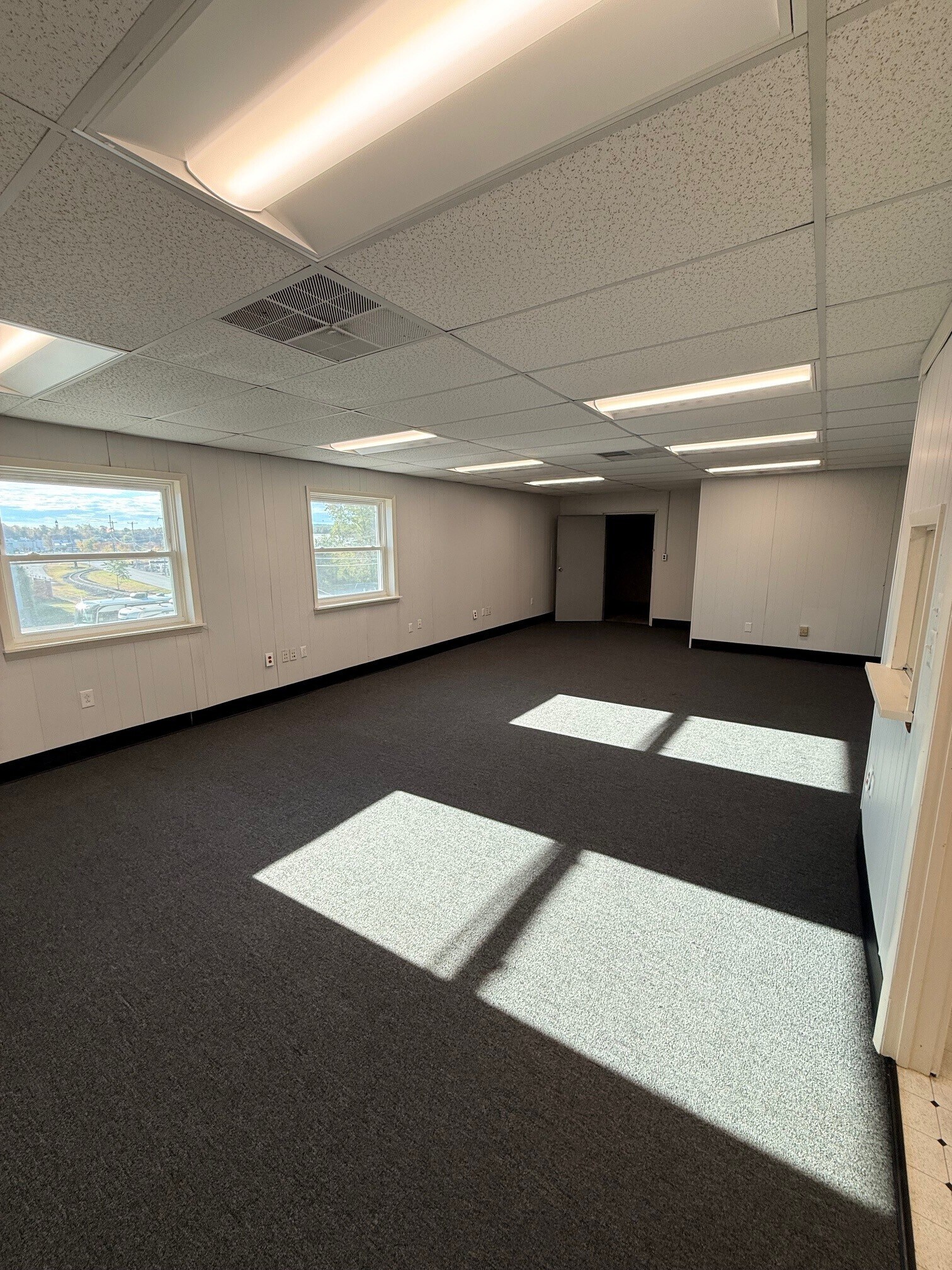 105 Brower Ave, Phoenixville, PA for lease Interior Photo- Image 1 of 4