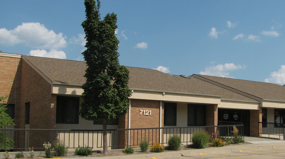 7121 A St, Lincoln, NE for lease - Building Photo - Image 3 of 4