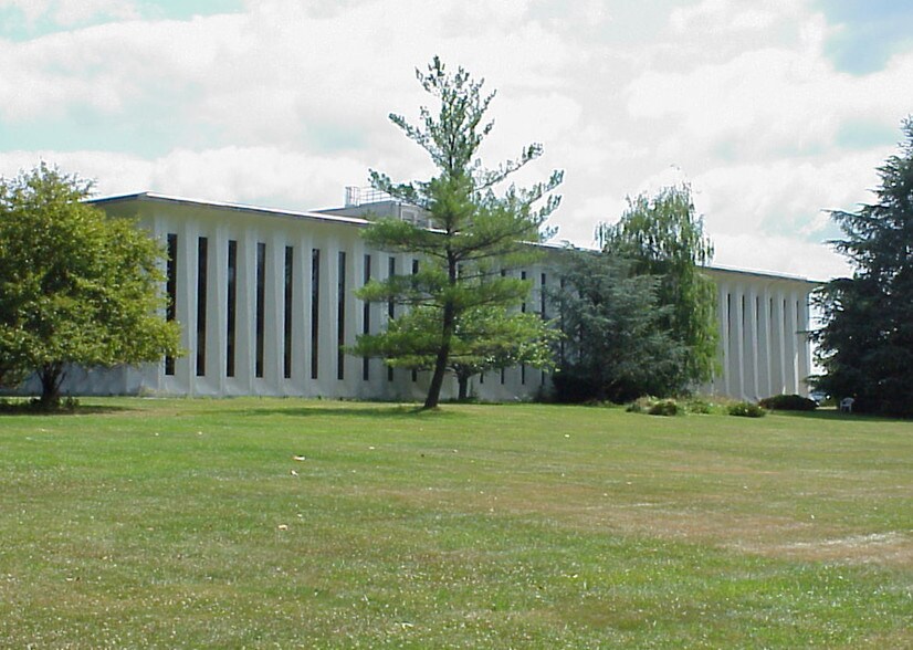 210 Malapardis Rd, Cedar Knolls, NJ for lease - Building Photo - Image 2 of 27