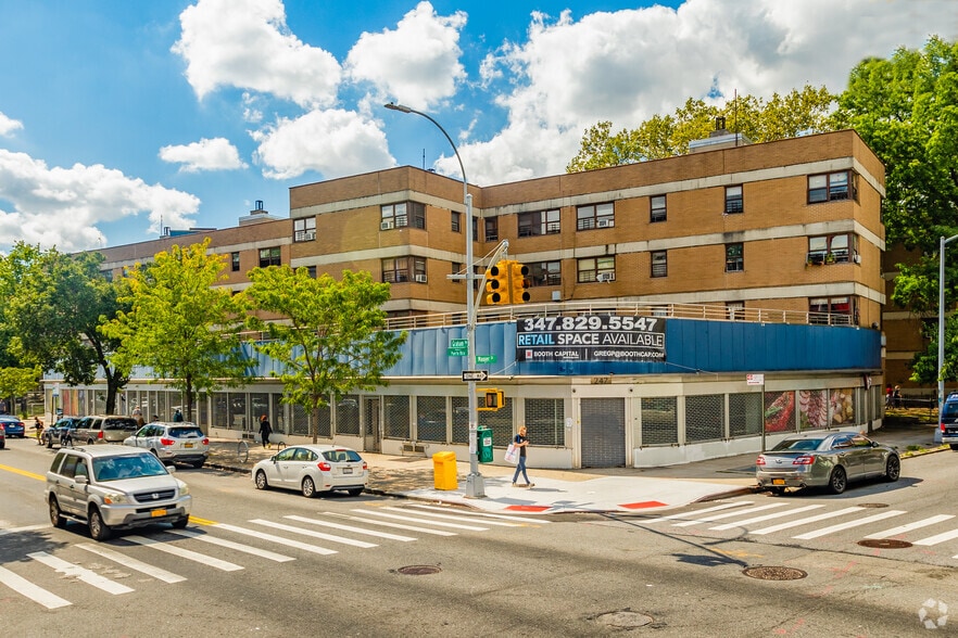 238-240 Graham Ave, Brooklyn, NY for lease - Primary Photo - Image 1 of 3
