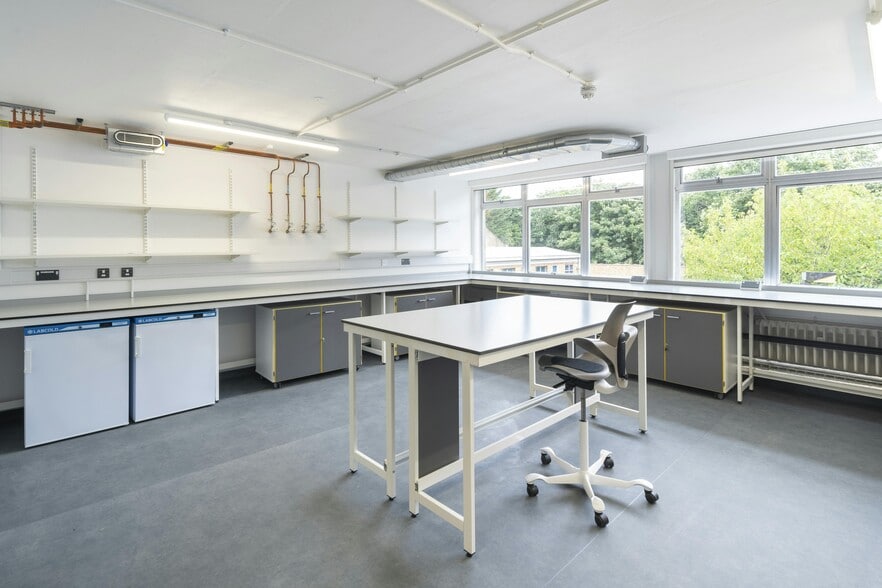 Cotswold Rd, Sutton for lease - Building Photo - Image 2 of 6