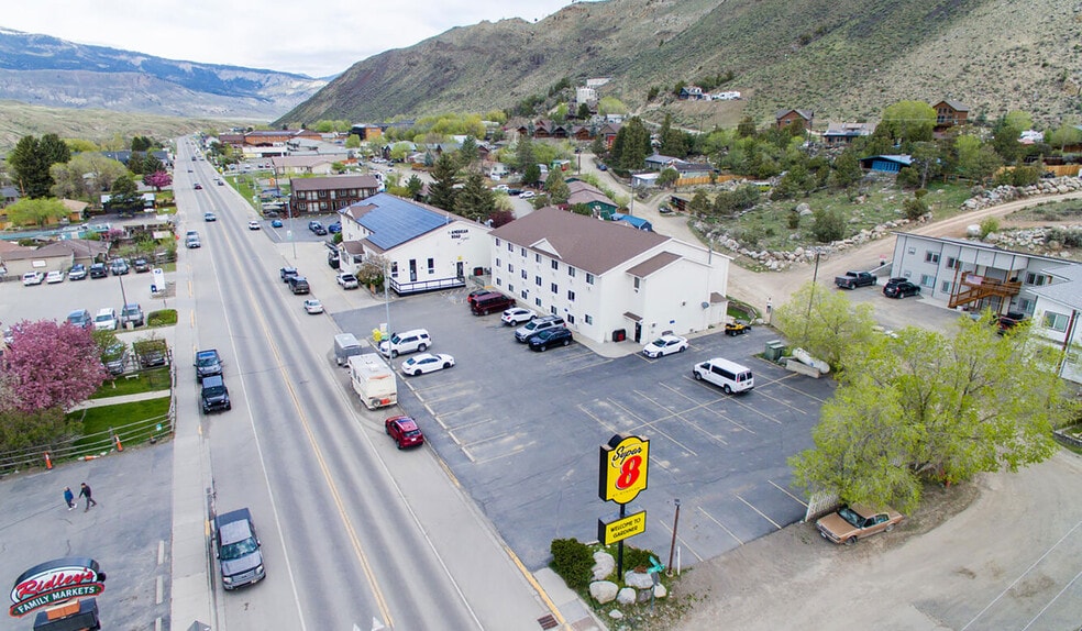 702 Scott St, Gardiner, MT for sale - Building Photo - Image 3 of 44