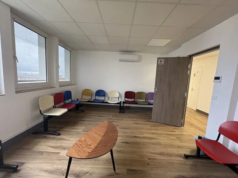 Office in Orléans for lease - Interior Photo - Image 3 of 9