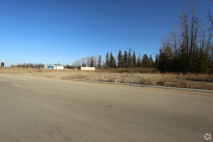 10 Spruce St, Red Deer County, AB for sale - Building Photo - Image 2 of 4