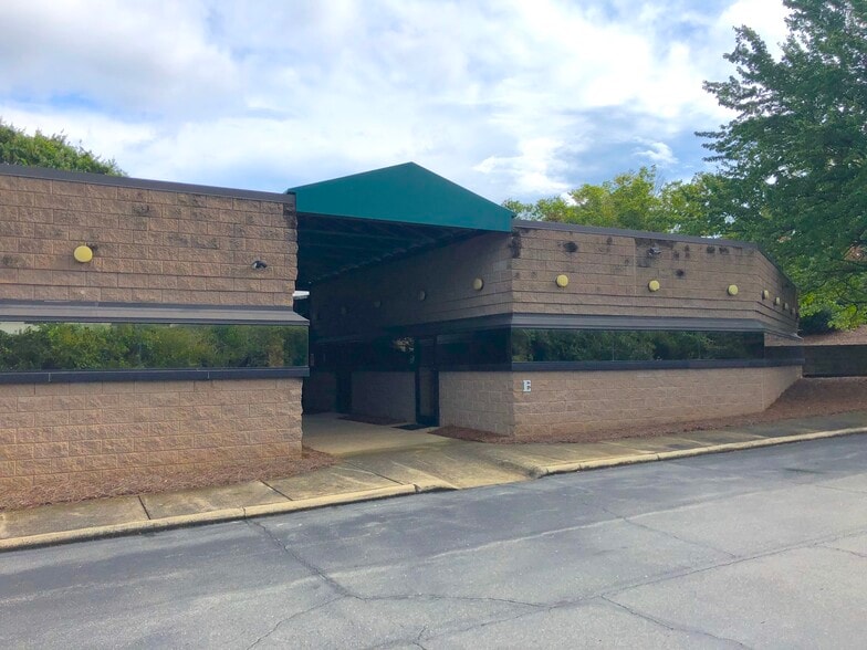 301 Keisler Dr, Cary, NC for lease - Building Photo - Image 2 of 5