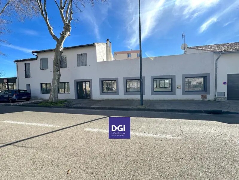 Retail in Nîmes for lease Building Photo- Image 1 of 7