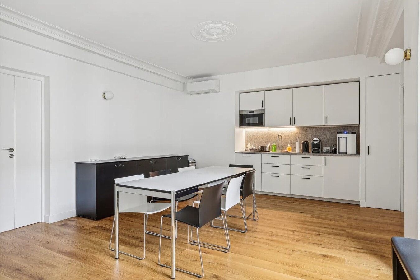 Rue Vignon, Paris, PAR 75009 - - - Interior Photo - Image 1 of 12