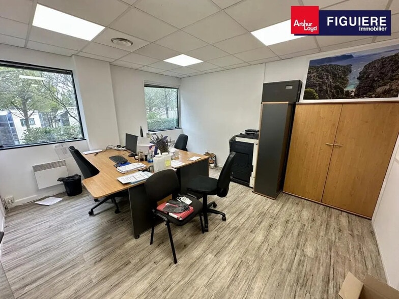 Office in Aix-en-Provence for lease - Building Photo - Image 1 of 8