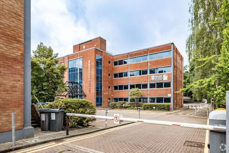 Church St, Wilmslow for lease - Building Photo - Image 2 of 4