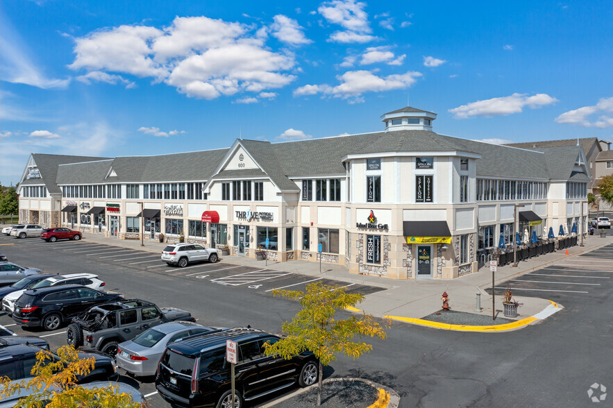 580-600 Market St, Chanhassen, MN for lease - Building Photo - Image 1 of 7