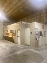 932 NE 24th Ln, Cape Coral, FL for lease Interior Photo- Image 1 of 6