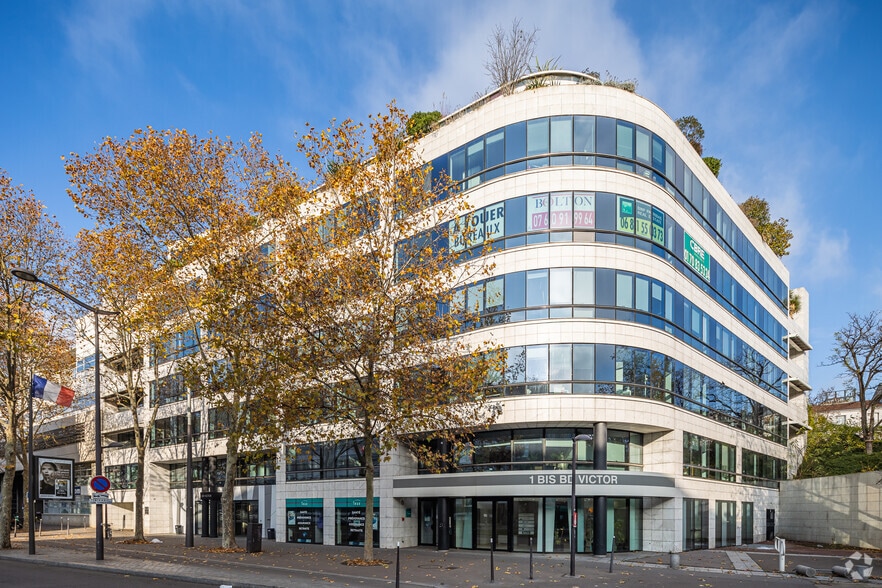 Office in Paris for lease - Primary Photo - Image 1 of 4