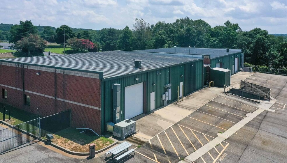 1023 Barrow Industrial Pky, Auburn, GA for sale - Building Photo - Image 2 of 3