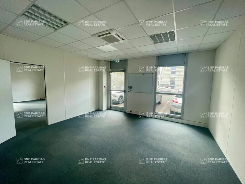 Office in Nantes for lease - Interior Photo - Image 3 of 14
