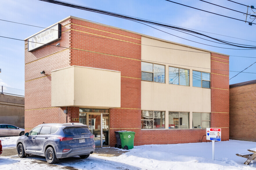 789 Av George Leclaire, Montréal, QC for sale - Building Photo - Image 1 of 6