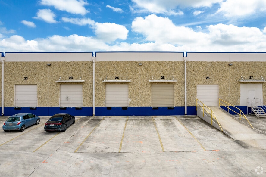 3439-3455 Steen St, San Antonio, TX for lease - Building Photo - Image 2 of 12
